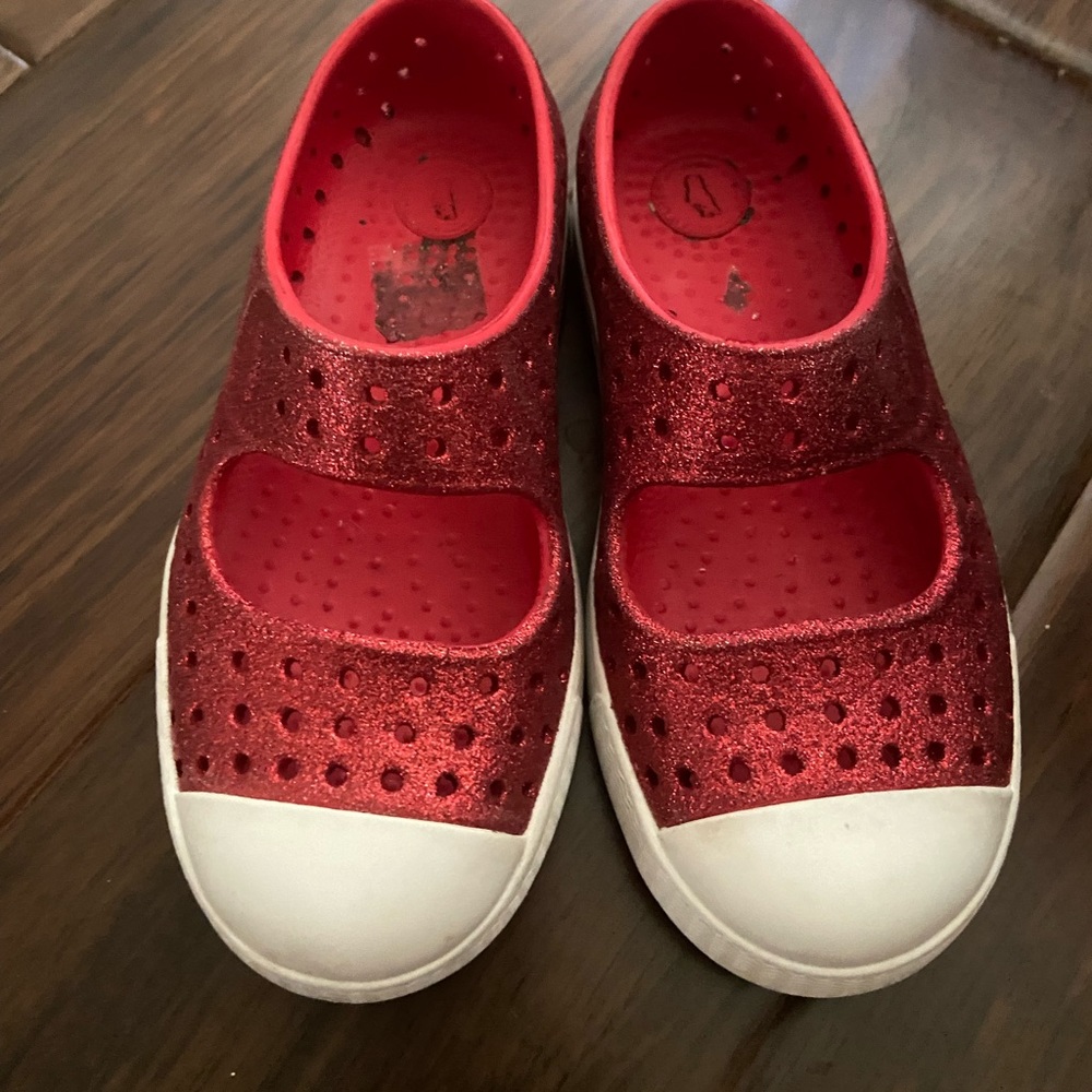 Red glitter natives